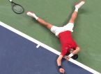 Novak Djokovic overlever nok en uutholdelig kamp og sl&aring;r en av Federers rekorder