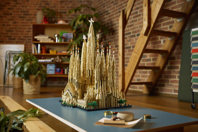 Lego avduker offisielt Sagrada Familia-settet, det største settet gjennom tidene målt i antall deler