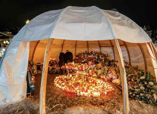 Minnesmerke for ofre for sveitsisk barbrann tar fyr i Crans-Montana