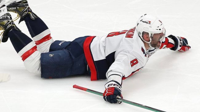 Alex Ovechkin når nok en utrolig milepæl med 900 mål