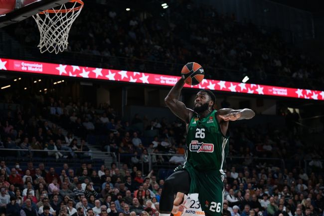 Panathinaikos' Mathias Lessort pådro seg en fryktelig skade som fikk flere vitner til å besvime