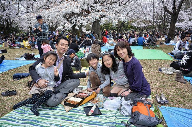 Japans fødselsrate når et historisk lavt nivå i 2024
