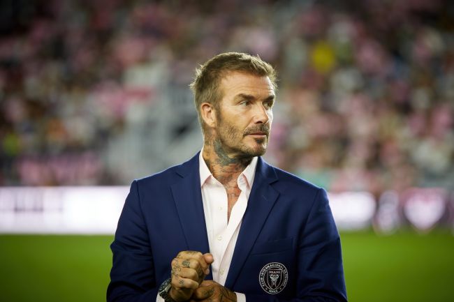 David Beckham slått til ridder av kong Karl III for sine tjenester for idrett og veldedige formål