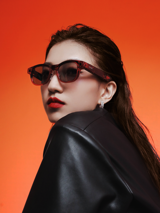 HTC kunngjør de første AI-drevne bærbare brillene