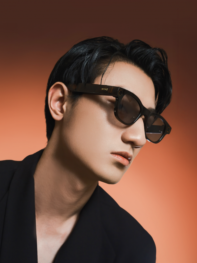 HTC kunngjør de første AI-drevne bærbare brillene