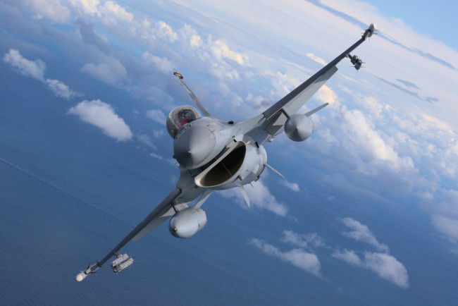 Tyrkia utplasserer F-16-jagerfly og luftvern til Nord-Kypros