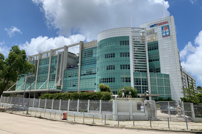 Hvem er Jimmy Lai? Mediemagnat fra Hongkong dømt til 20 års fengsel