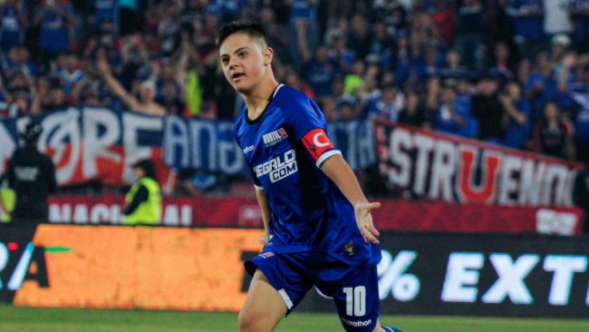 Den chilenske klubbens følelsesladde hyllest til Walter Montillo og hans sønn Santino, 15 år etter at han kjempet for livet