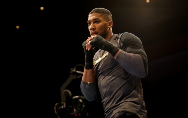 Anthony Joshua tilbake i trening etter bilulykken