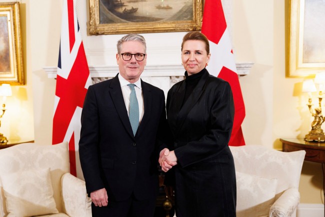 Starmer støtter Mette Frederiksen etter Trumps nye trusler om Grønland: "Jeg står sammen med henne"