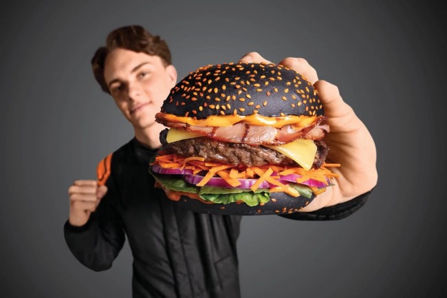 Australsk burgerkjede tvunget til å oppdatere kampanjen med gratis burgere etter Oscar Piastris pallplassering