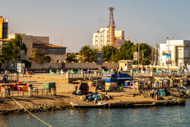 Eksplosjoner ryster Port Sudan mens konflikten sprer seg til byen ved Rødehavet