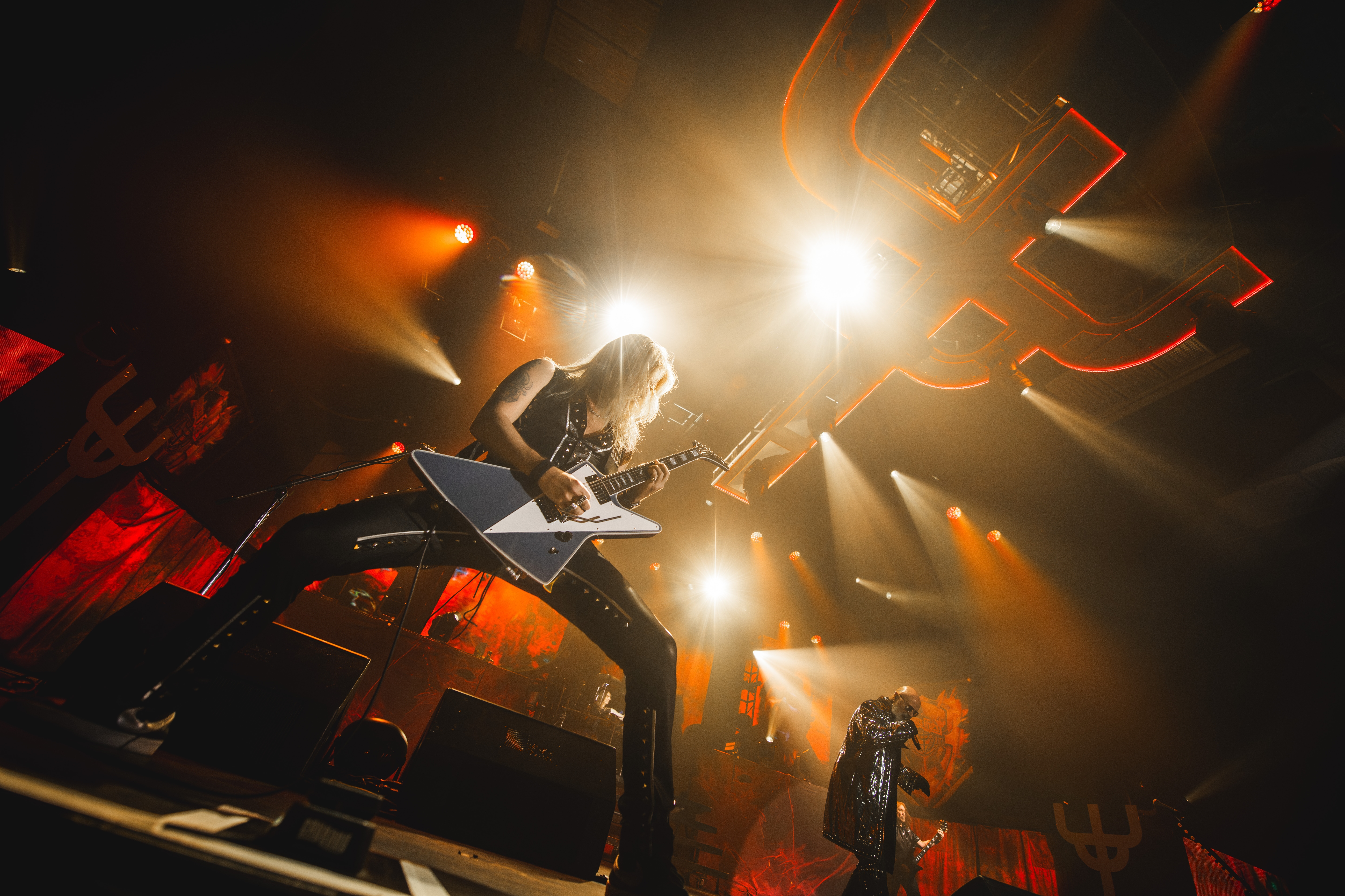 Judas Priest hyller Ozzy Osbourne med veldedighetsversjon av War Pigs