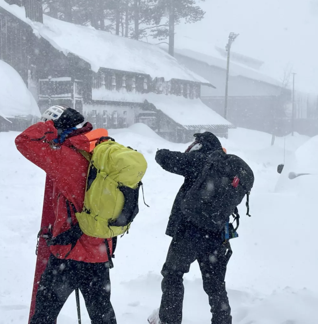 Minst åtte skiløpere omkommet etter snøskred i California