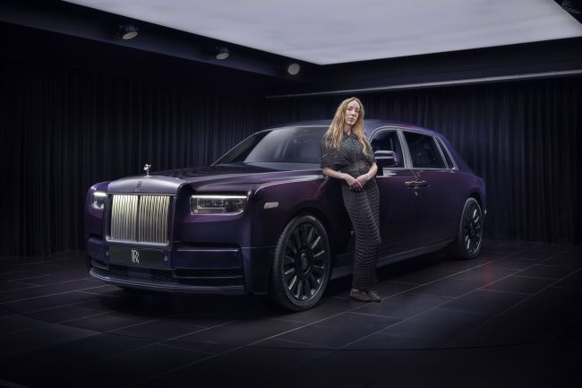 Rolls-Royce har avduket et Phantom som det beskriver som et "skreddersydd mesterverk"