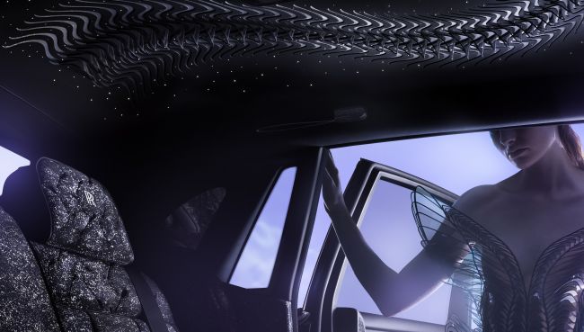 Rolls-Royce har avduket et Phantom som det beskriver som et "skreddersydd mesterverk"