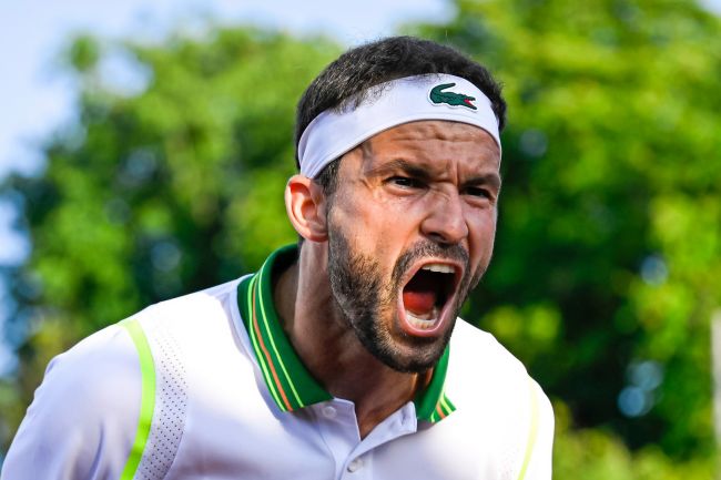 Grigor Dimitrov er tilbake på tennisbanen i ettermiddag, etter at han trakk seg fra Wimbledon i kampen mot Sinner