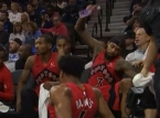 Toronto Raptors' Brandon Ingram f&aring;r en bot p&aring; 25 000 dollar for &aring; ha kastet en flaske fylt med vann