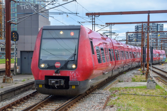 To tog kolliderer nord for København, og fem personer er kritisk skadd