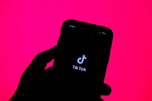 TikTok signerer avtale om å selge til amerikanske selskaper, inkludert Oracle og Silver Lake