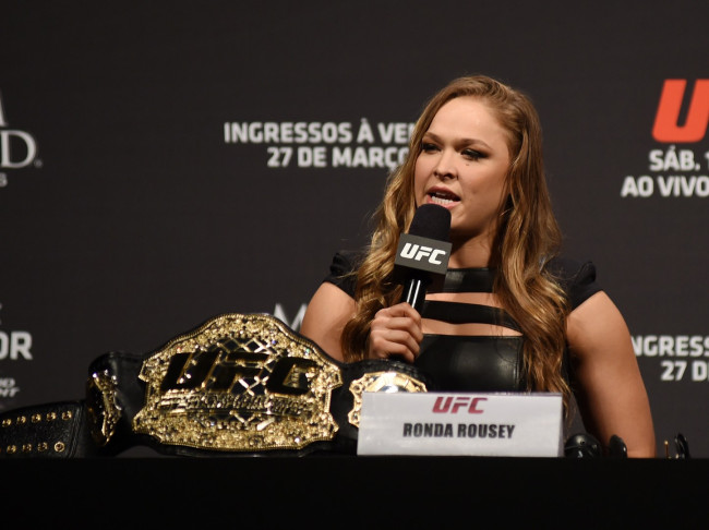 Ronda Rousey vil gjennomgå flere medisinske tester enn vanlig på grunn av sin hjernerystelseshistorie