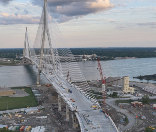Trump truer med å blokkere åpningen av broen mellom USA og Canada "inntil USA får full kompensasjon"