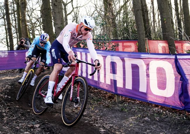 Mathieu van der Poel gjør alle sine cyclocross-kolleger til skamme i cyclocross-VM