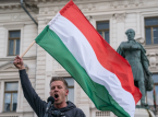 Orb&aacute;n avsatt etter 16 &aring;r, og Ungarn vender seg til en EU-vennlig opposisjon - en seier for Europa mot Russland