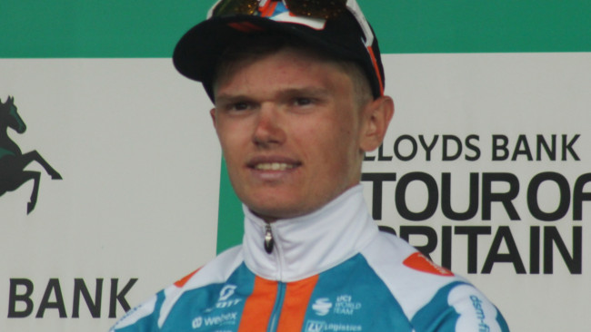 Den skotske syklisten Oscar Onley, som endte på fjerdeplass i Tour de France 2025, trekker seg på grunn av en «alvorlig skulderskade»