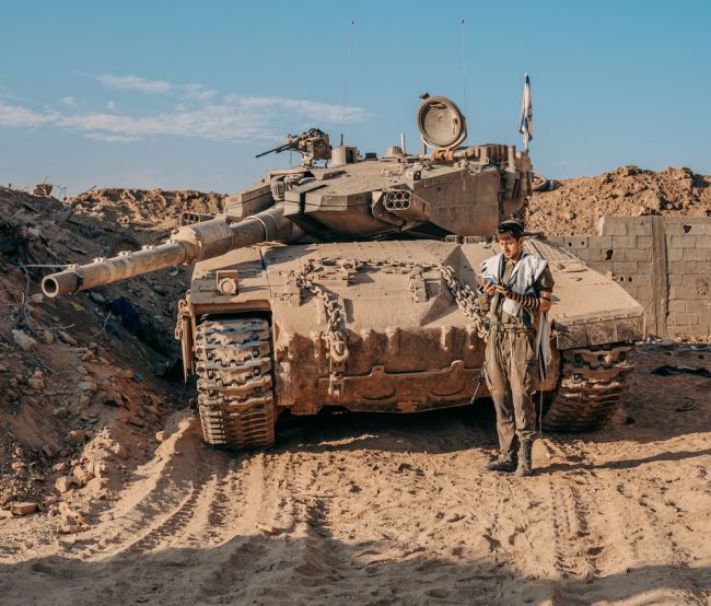 Israelske stridsvogner rykker inn i Gaza by mens Trump forbereder møte