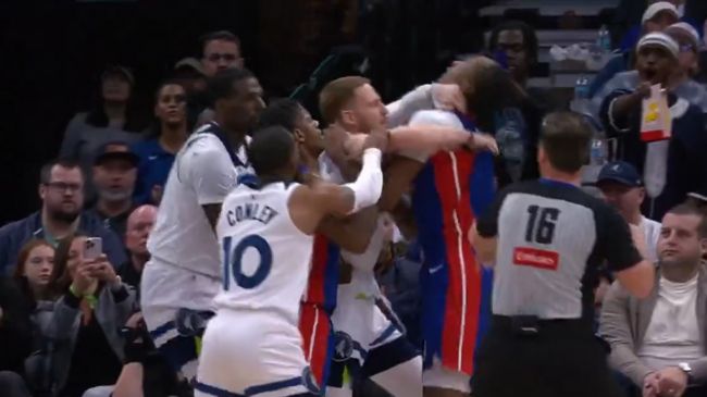 Trener involvert i stort NBA-bråk er stolt av spillerne sine: "Dette er ikke til forhandling i garderoben vår"