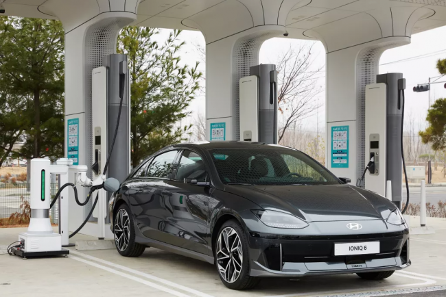 Hyundai har laget en robot som lader elbilen din