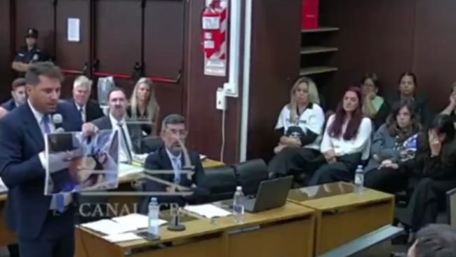 "Slik døde Maradona": Aktor i rettssaken om fotball-legendens død viser sjokkerende bilde