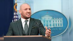 media/72/conormcgregorstays_4517283t.jpg