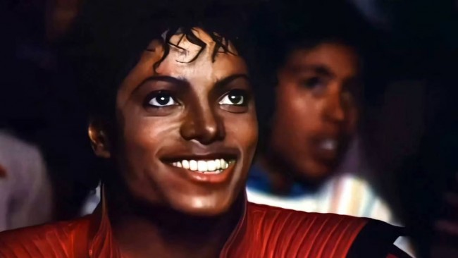 Michael Jackson er tilbake på topp 10-listen med en enorm Halloween Thriller-stigning