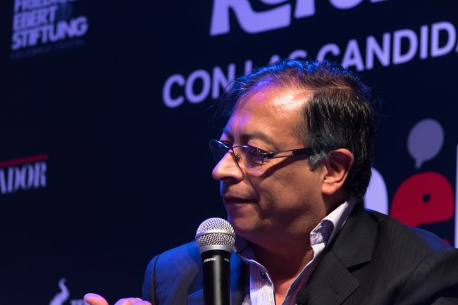 Colombias president Gustavo Petro krever at regjeringen går av