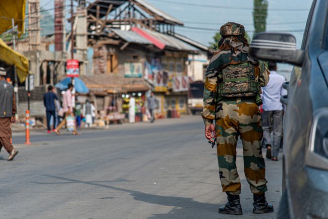 Uroen i den pakistansk-administrerte delen av Kashmir har nå krevd 24 menneskeliv