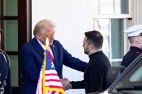 media/74/trumpsignalsus_4637423t.jpg
