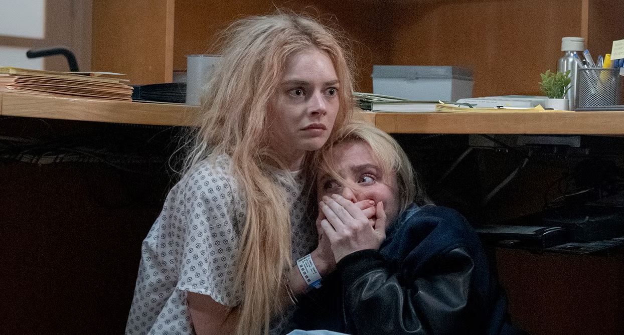 Samara Weaving Carries PS5 Everywhere to Game Between Takes