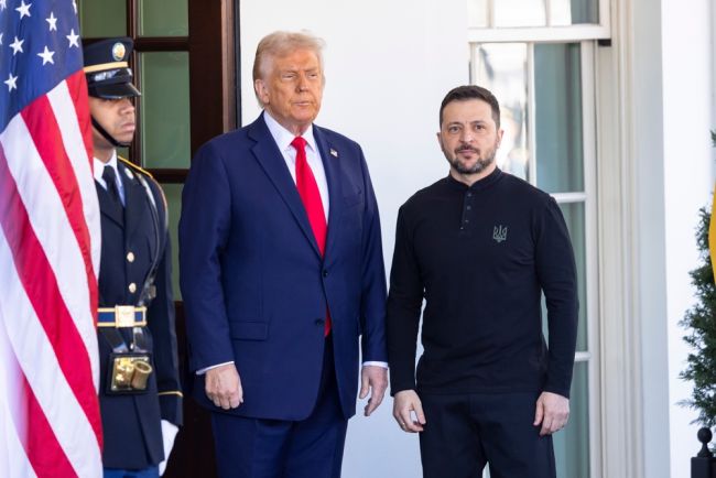 Trump anklager Zelenskij for å forlenge konflikten i Ukraina på grunn av Krim