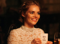 Samara Weaving, kjent fra Ready or Not og Scream VI, tar med seg PS5-en sin overalt