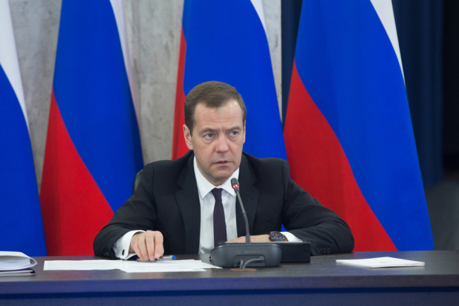 Medvedev advarer om at tredje verdenskrig "utvilsomt vil begynne" hvis Trump fortsetter sin "vanvittige kurs"