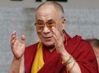 Dalai Lama markerer sin 90-&aring;rsdag med et budskap om trass mot Kina