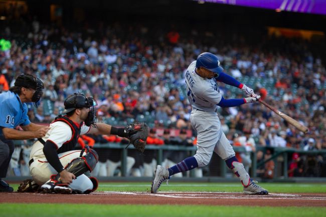 Los Angeles Dodgers, som er under kritikk for sin taushet om anti-immigrasjonsrazziaene, nekter ICE-agenter adgang til stadion