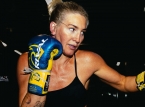 Amerikanske Mikaela Mayer blir ny verdensmester i superweltervekt etter seier over Mary Spencer