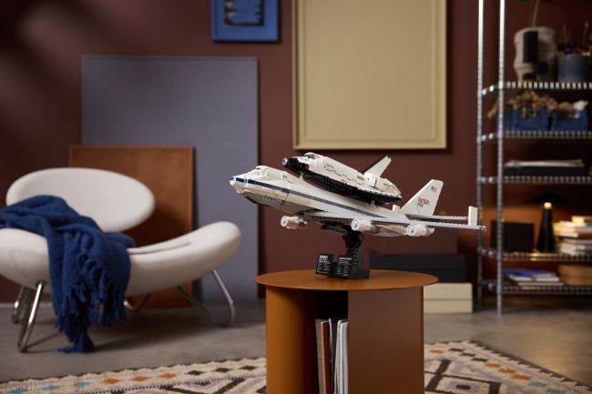 Dra på en reise mot stjernene med Legos nye Shuttle Carrier Aircraft