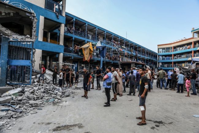 Israelske luftangrep rammer skole i Gaza og dreper 13 sivile