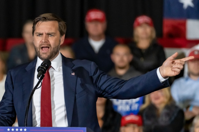 Vance insisterer på at Trump "ikke vil tillate" en langvarig Iran-krig