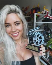 media/82/writeralanahpearce_4408293t.jpg