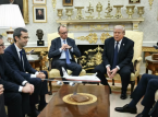 Trump truer med &aring; stanse handelen med Spania p&aring; grunn av milit&aelig;rbasekonflikten